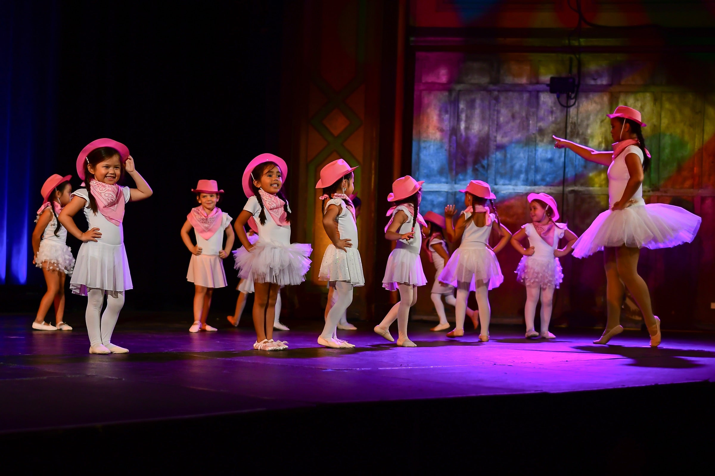 Keiki ballet dancers in formation during class